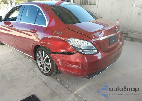 2016 Mercedes-Benz C 300 z USA, uszkodzony, nr VIN WDDWF4JB8GR151955